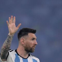 Mario Kempes offers Messi advice should he want to play at the next World Cup