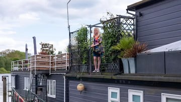 Una jubilada británica se muda a España y vende su casa flotante porque su pensión no le alcanza: “No es una elección”