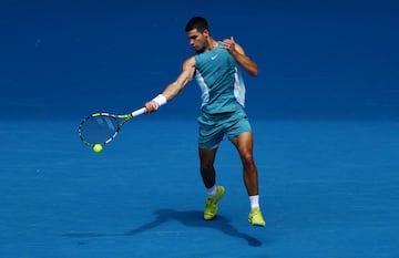 Tennis - Australian Open - Melbourne Park, Melbourne, Australia - January 15, 2025 Spain's Carlos Alcaraz in action during his second round match against Japan's Yoshihito Nishioka REUTERS/Edgar Su