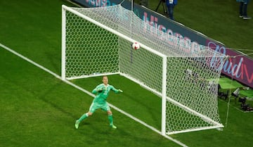 Soccer Football - Germany v Chile - FIFA Confederations Cup Russia 2017 - Group B - Kazan Arena, Kazan, Russia - June 22, 2017   Germany’s Marc-Andre ter Stegen watches the ball go past   REUTERS/John Sibley