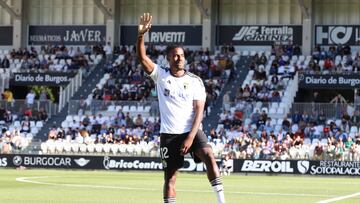 Appin saludó a su nueva afición antes del amistoso ante el Burgos.