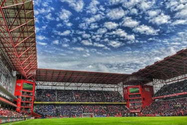 ¿Por qué las porterías de fútbol se ubican de norte a sur?