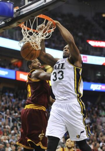 Trevor Booker ante Tristan Thompson.