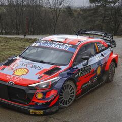 Tanak destaca el primer día