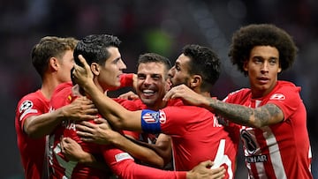 Atletico Madrid's Spanish forward #19 Alvaro Morata celebrates with teammates after scoring his team's third goal during the UEFA Champions League 1st round day 2 group E football match between Club Atletico de Madrid and Feyenoord at the Wanda Metropolitano stadium in Madrid on October 4, 2023. (Photo by JAVIER SORIANO / AFP)