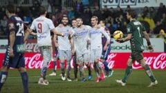 Griezmann y Mandzukic se lo pasan como niños en el barro