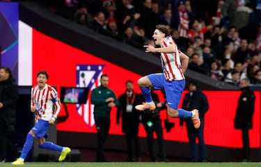 La jugada nace con un centro de Giuliano, que ganó espacio por la derecha. La pelota fue al segundo palo y el desvío de Carlos Augusto acaba con el balón golpeando en Álex Baena. El balón rechazado en el área le cae a La Araña para fusilar y marcar el 1-0, que en primera instancia fue anulado por mano de Baena pero que, tras la  revisión, subió al marcador.