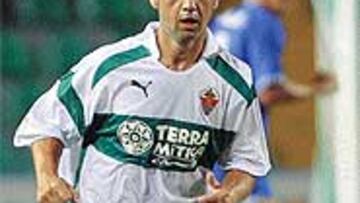 <B>APUNTA A LA TITULARIDAD</B>. Zárate tiene muchas opciones de regresar al once inicial de Carlos García Cantarero.