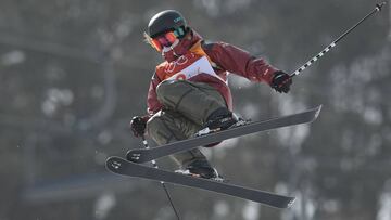 Cassie Sharpe compite en la final de halfpipe de freestyle durante los Juegos Olímpicos de Invierno de Pyeongchang.