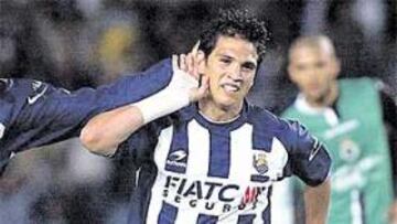 <b>ALEGRÍA. </b>El vital gol de Mark González fue celebrado con efusividad en Anoeta.