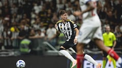 El ranking histórico que une a un compañero de Iván Román con Cristiano Ronaldo y Messi: increíble