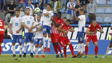 Jugadores del Tenerife y Almería.