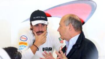 Fernando Alonso junto a Ron Dennis.