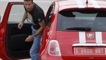 <b>ROJIBLANCO. </b>Luis es perico, pero su coche es color colchonero.