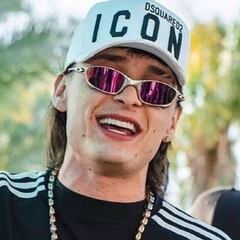 La asombrosa cantidad que Peso Pluma cobra por cada concierto, según Julio Preciado