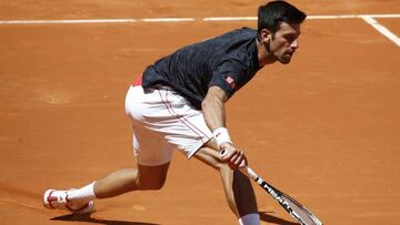 Novak Djokovic, durante un entrenamiento en el Mutua Madrid Open, Masters 1.000, que se disputa en la la Caja Mágica.