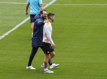 Entrenamiento del Valencia. José Bordalás y Jose Luis Gayá.