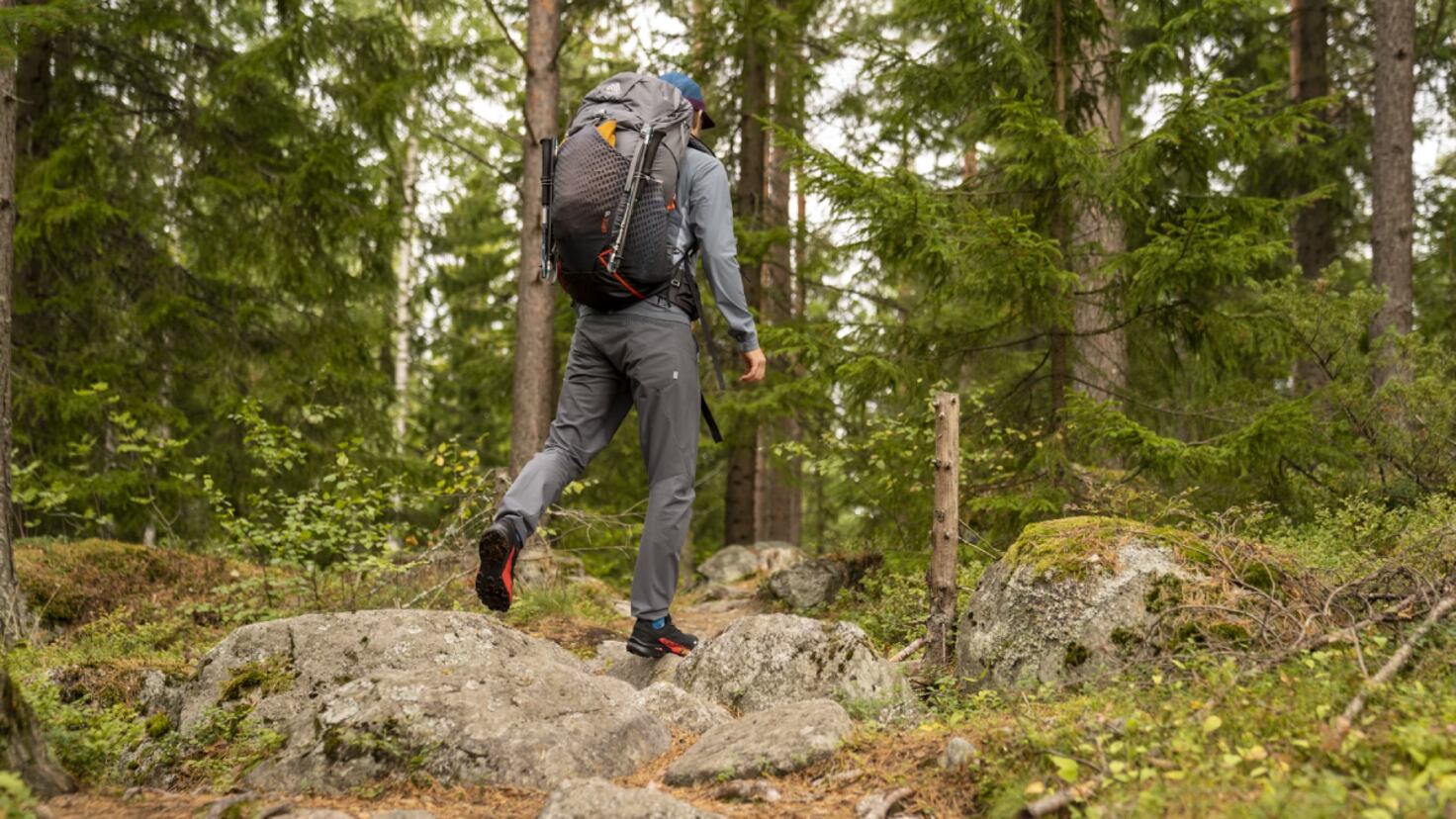 Escapada de montaña: accesorios deportivos para el deporte al aire libre