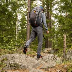 Disfruta de la montaña en primavera con 10 accesorios esenciales