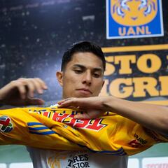 Técnico del Eintracht: ''Carlos Salcedo fue el que decidió salir''