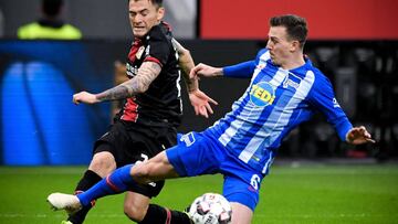 Charles Aránguiz brilló en el Leverkusen con dos asistencias.