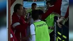 ¡DT fue expulsado tras golpear a uno de sus jugadores!