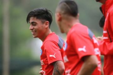 La selección chilena Sub 20 ya se prepara en Uruguay para el debut con Brasil este jueves a las 19:00. En la foto, Bryan Carvallo.