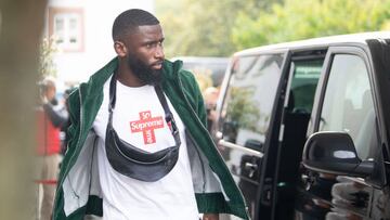 Rüdiger, a su llegada a la concentración de la selección alemana.
