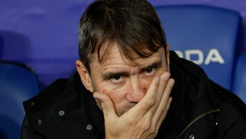 Eduardo Coudet pensativo.