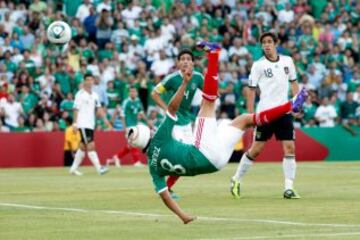 Julio Gómez realiza la chilena con la que México clasifica a la final del Mundial Sub-17