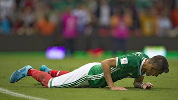 El defensa perdió la cabeza y le tiró una patada al delantero de Costa Rica, Johan Venegas. El árbitro no marcó ni siquiera falta.