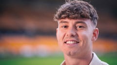 Jorgen Strand Larsen en el estadio del Wolverhampton.