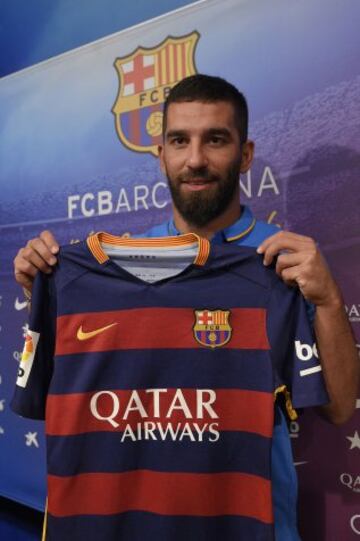 La presentación de Arda Turan en imágenes