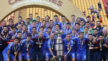 La nueva U de Gustavo Álvarez: las 3 salidas que podrían remecer el plantel de cara al 2026