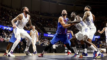 Mirotic pugna por un rebote con Poirier, Ndiaye y Taylor en la final de la Supercopa.