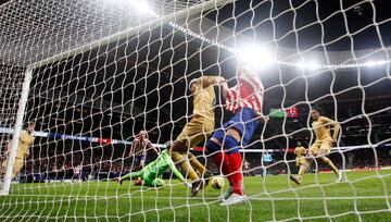 Ocasión de Griezmann en el minuto 94. Ronald Araujo, saca desde la línea de gol de la portería de Marc-André ter Stegen, el remate del delantero francés.