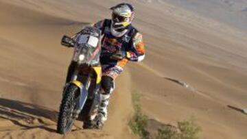 Marc Coma, con la KTM 450 que usar&aacute; en el pr&oacute;ximo Dakar. 