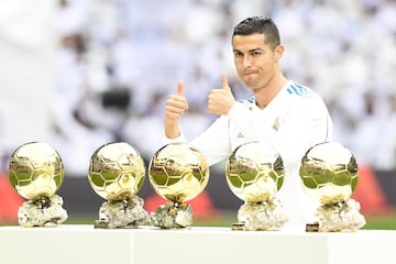 Cristiano Ronaldo ofreció su quinto Balón de Oro a la afición