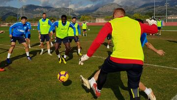 De izquierda a derecha Diego Gonz&aacute;lez, Lomb&aacute;n y N&#039;Diaye ayer entrenando. 