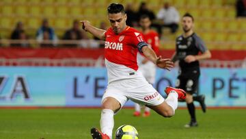 El delantero colombiano Falcao García del Mónaco en el juego ante el Metz por Ligue 1