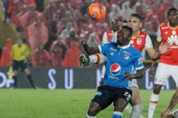 Después de dos años, el rojo ganó un clásico. Fue 2-1 con goles de Gómez y Arango.
