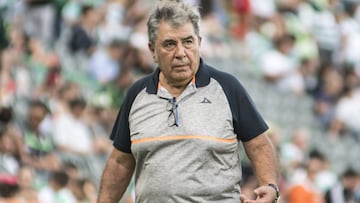 Carlos Reinoso, ex jugador y técnico del América