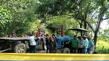 Tercer día de paro en la subregión de La Mojana sucreña: arroceros bloquean la vía Majagual - San Marcos, a la altura del corregimiento El Corozal.
