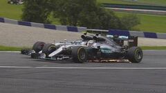 Instante en el que Rosberg y Hamilton se tocan en Austria.