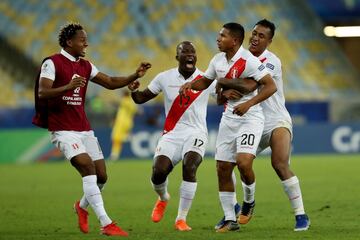 1-3. Edison Flores celebró el tercer gol.