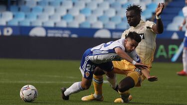Bermejo cae al suelo ante Dimata.