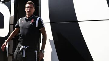 Juventus&#039; Croatian forward Mario Mandzukic arrives for the friendly football match between Juventus A and Juventus B in Villar Perosa, on August 14, 2019. (Photo by Isabella BONOTTO / AFP)