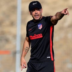 Simeone duda el interior derecho entre Vitolo y Joao Félix