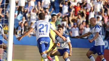 Zapater celebra eufórico su gol al Villarreal B.
