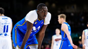 Petit Niang, pívot del Movistar Estudiantes, antes de su lesión contra el Súper Agropal Palencia.